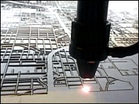 ボードを凄い勢いでレーザーで焼き切って地図を描くマップマシーンが面白い