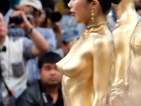 全身に金粉を塗ったら皮膚呼吸できなくなり窒息死するというのは都市伝説でショー2012