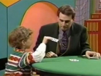 マジシャン「さて、ココに3枚のカードがあるね？」 子供「4枚あるよ！」