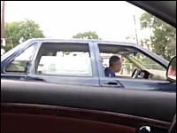 信号待ちで隣のおっさんがあまりにも陽気すぎる一瞬動画。これはワロタｗｗｗ