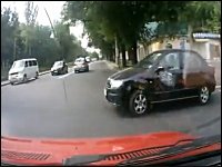 おそロシアすぎる。邪魔な左折車にクラクションを鳴らしたら鉄砲で撃たれた。