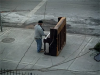 ニューヨークの街角にピアノを置いてみると、衝撃的な展開に。