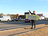 この呼び込みの兄ちゃんすげえと思ったら例のダブステップ神が出てきて納得