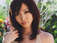 吉木りさ ベッドに横たわったり、ドーナツを持った朝食のキュートなグラビアショット