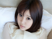 葵つかさ 全裸スレンダーボディでベッドに寝転がる