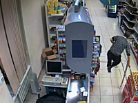 身軽さが足りなかった店員さんが大変な事にｗこれは後始末が大変ｗｗｗ