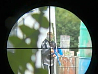 くそ楽しそうｗｗｗサバゲーのスナイパーをスコープ視点で。ペイントボール。