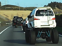 どうやって乗るんだよｗｗｗ東名高速でハイリフトすぐる集団を撮影したビデオ