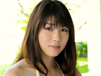 永岡真実 ボクシングをしたりタイヤひき、パープルのビキニ水着の豊満バストを魅せながら洗車