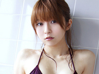 折原みか シャワーを浴びながら三角ビキニのスレンダーボディをアピール