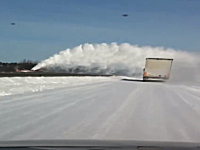 除雪車が迫ってきたぞ「ひょおおおおお！」予想以上の雪の量だったドラレコ