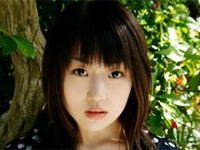 中村知世 水色のビキニを身につけてワラを運んだり