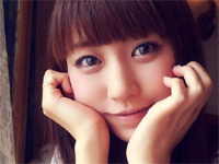 中村知世 着物を脱いでランジェリー姿に、畳に座ってポーズ