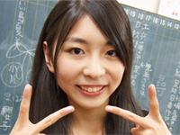 泉明日香 アメリカン調のTバックを身につけてヒップを魅せつけたよつんばい