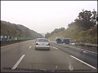 高速で飛ばしてたレクサスの車線変更が原因で横転大回転してしまったミズノ車