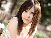 相田あずさ ランジェリー姿で砂浜に寝転がったり、氷をスレンダーボディに這わせながらポーズ