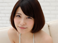 岸明日香 ベッドの上でイチャイチャ、黒のランジェリーに身を包んだ巨乳バストをアピール