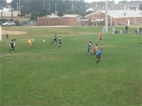 肉体的にも精神的にも苦痛を感じる・・・。まさかの後頭部ヘディングシュート！