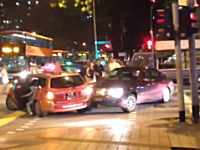 事故を起こして運転手が気絶⇒アクセルが踏みっぱなしになり暴走してしまう