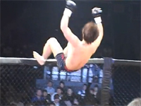 総合格闘技「GRACHAN」でＴＫＯで勝利した選手がパフォーマンス失敗でダウンｗ