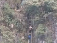 中国の辺境に住む子供たちが毎日通う通学路がちょっとした修行