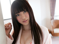 山中知恵 ビキニボディをくまなく魅せる