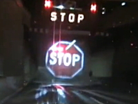 シドニーの交通局が設置した画期的な道路標識が凄い。道路上に立体表示