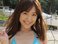 みひろ ベッドに寝転がったり、美乳を魅せたセクシーヌードショット