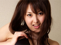 中川朋美 新聞紙の切れ端を全裸ムッチリボディに貼り付けてシャワーを浴びて濡れ濡れアピール