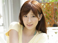 中川杏奈 ナースコスプレ、お風呂に浸かってパンストのプリプリヒップをアピール