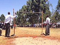 ケニアの高校生による走り高跳びがレベル高い。身体能力凄すぎワロリｗ