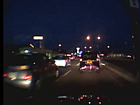 急ブレーキを踏んで後ろのマーチに追突させようとする軽自動車。ドラレコ