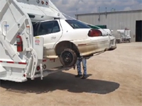 俺の知ってるゴミ収集車じゃない。世界最強の称号に相応しい猛者