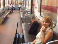 ドアを閉め忘れた地下鉄が両サイドフルオープンのまま走り出してしまう。