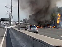 荒ぶるガスボンベ。LPガスを積んだトラックが炎上してボンベがロケットのように