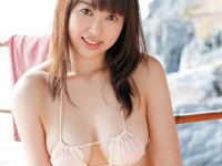 南元優希 プルプル豊満グラマーボディを魅せたビキニショット