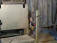 これは満点の着地。体操「機械」鉄棒で見事な4回転宙返りを決めたロボットの映像