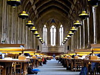 問題になりそうなイタズラ映像。静かな図書館に爆竹を仕掛けてみた・・・。