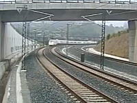 スペインで死者80人を出した列車脱線事故の瞬間の映像がアップロードされる。