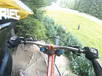 これは真っ直ぐジャンプだと思うワナｗｗｗMTBダウンヒルコースに作られた罠。