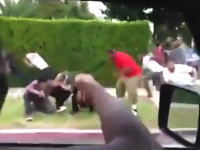 酷いけどワロタｗｗｗ少年たちに向かって車から拳銃を向ける（フリ）イタズラ