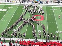マーチングバンド194人でのムーンウォークに会場大うけ。ハーフタイムショー