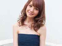 トリンドル玲奈 パステルカラーのワンピースをまとってスラリとしたボディライン