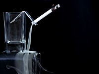 付箋紙を使った面白トリックの映像。簡単そうだけどどういう仕組みだろうか。