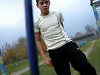 こんな事ってある！？鉄棒で下痢便ちびりな一瞬動画。ブビッ再生注意かも。