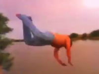 勢いよく頭から川に飛び込んだら水深が15センチくらいしかなかった・・・。