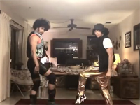 あの不思議な変態ダンスが親子になって帰ってきた！！