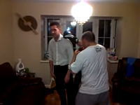 ガチ殴りかよ。少しは手加減しろよｗｗｗホームパーティーで一発ノックアウト