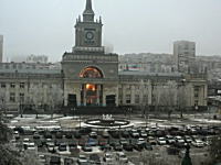 死者16名。ロシアの駅で自爆テロ。その瞬間の映像がアップされる。一部注意。