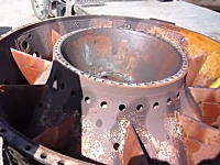 タービンエンジンはゴミになっても良い音がする動画。圧縮機の中にネジ落とし。